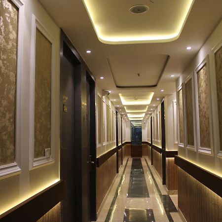 Hotel Gold Stone Канпур Экстерьер фото