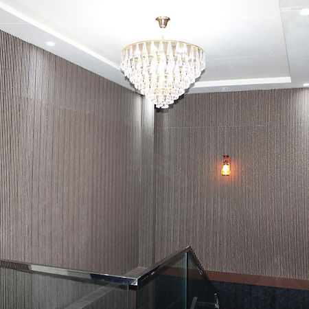 Hotel Gold Stone Канпур Экстерьер фото