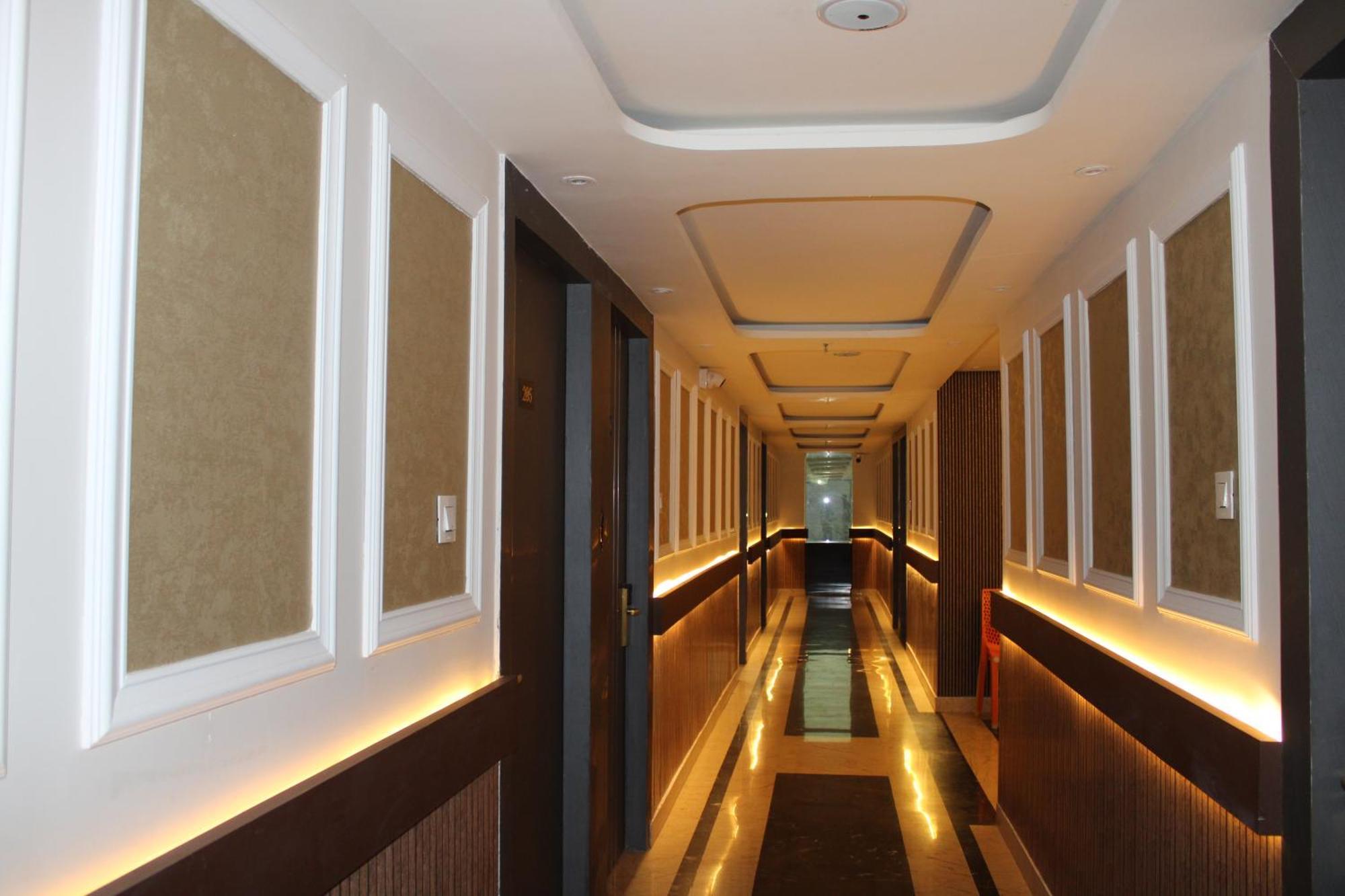 Hotel Gold Stone Канпур Экстерьер фото