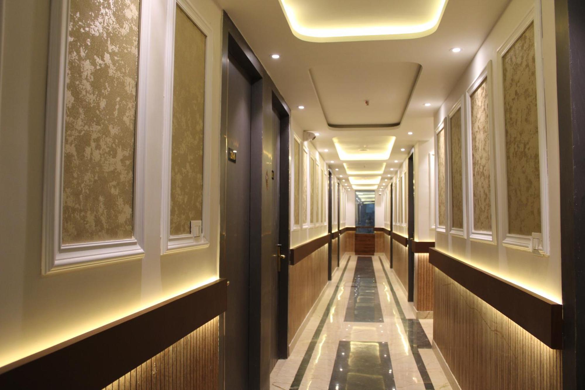 Hotel Gold Stone Канпур Экстерьер фото